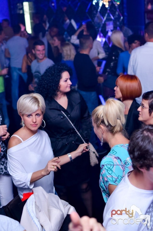 Summer Retro Night Fever în The One, 