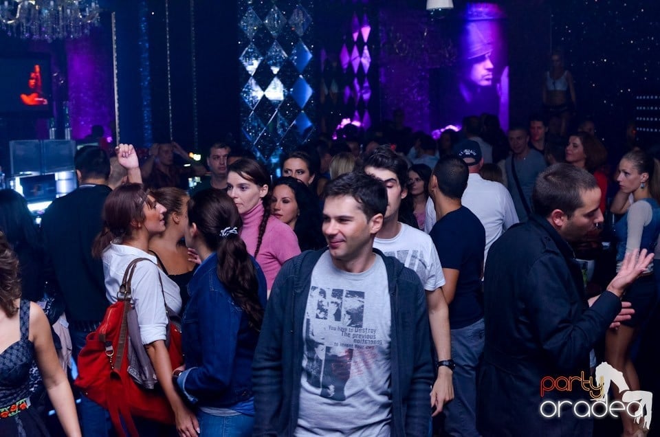 Summer Retro Night Fever în The One, 