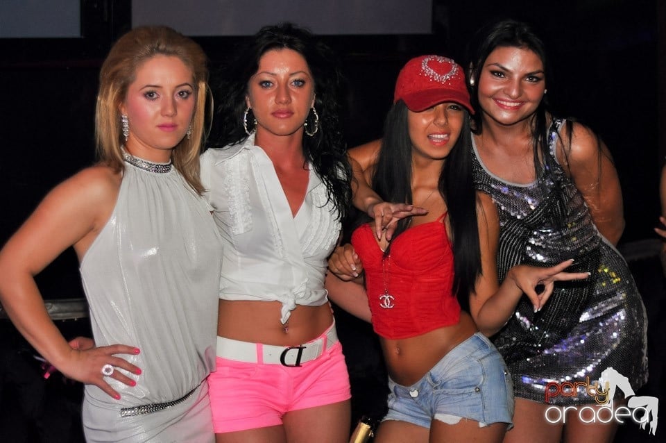 Summer Retro Night Fever în The One, 