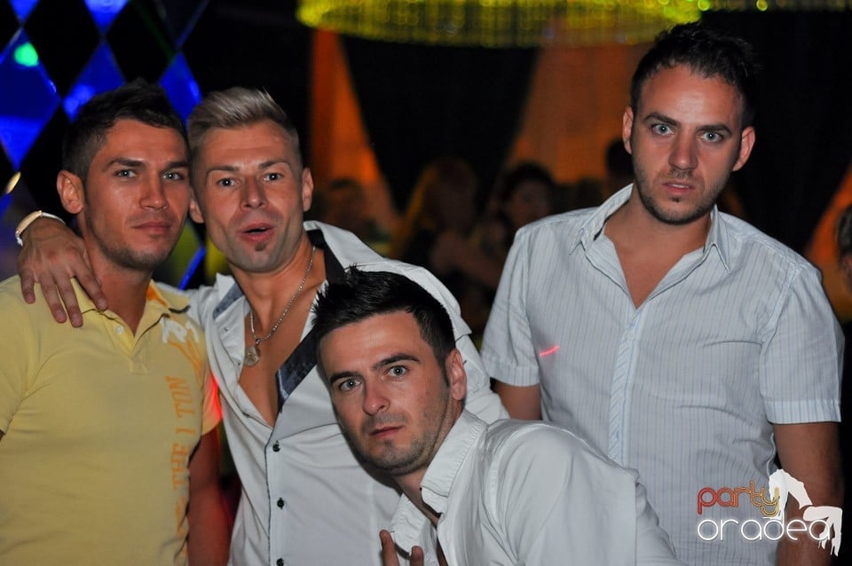 Summer Retro Night Fever în The One, 