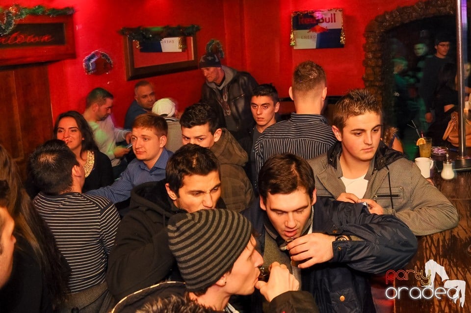 Vineri începe distracţia în Club Downtown, 