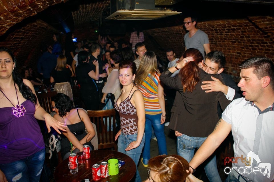 Vineri noaptea în Escape Club, 