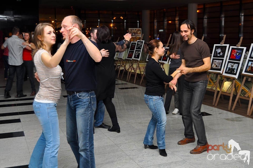 Vineri seara dansăm în Blondy's Art Café, 