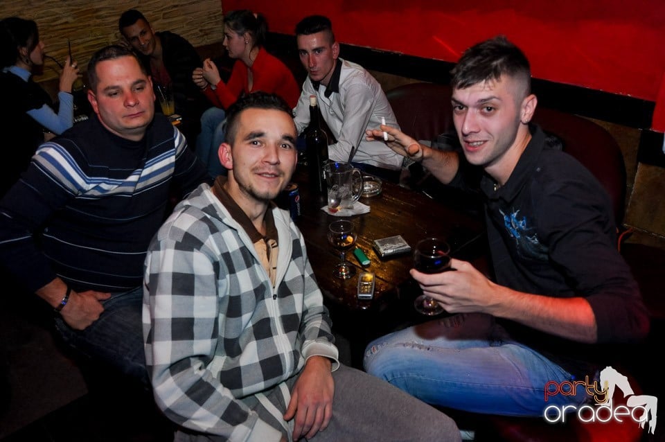 Vineri seara în Club Downtown, 