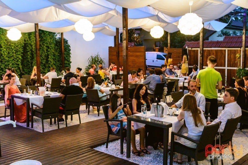 Vineri seara la Vine Summer, Vine Summer Garden & Grill