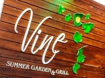 Voie bună la Vine Summer Garden & Grill