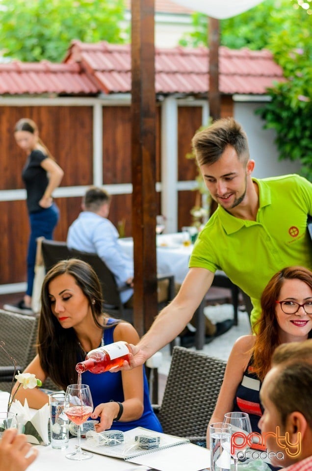 Voie bună la Vine Summer Garden & Grill, Vine Summer Garden & Grill