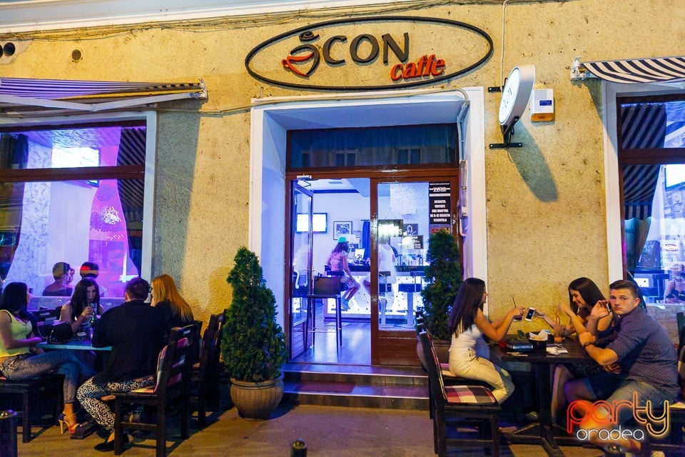 Weekend în Icon Caffe, Icon Caffe