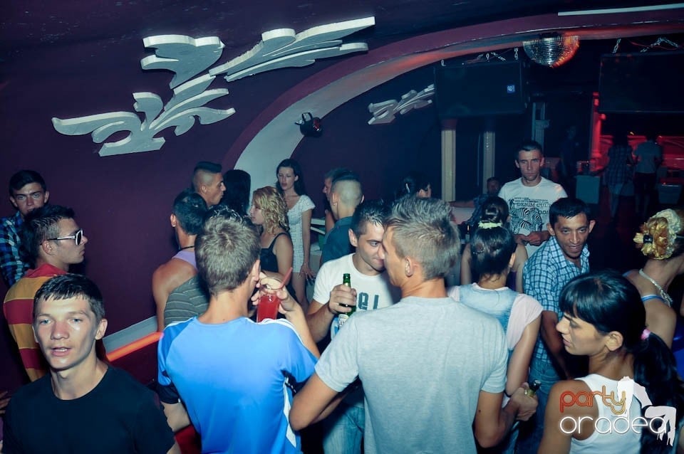 Weekend Party în Club Atti's, 